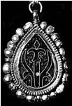 22. Медальон от накит (злато и емайл) от "Преславското съкровище", което се пази в Националния исторически музей в София.