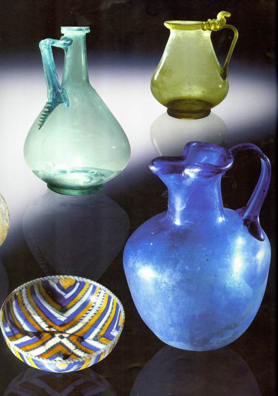 Стеклянный сосуд сложной. Стеклянный сосуд. Сосуды из стекла. Стеклянные сосуды древнего Египта. Античное стекло.